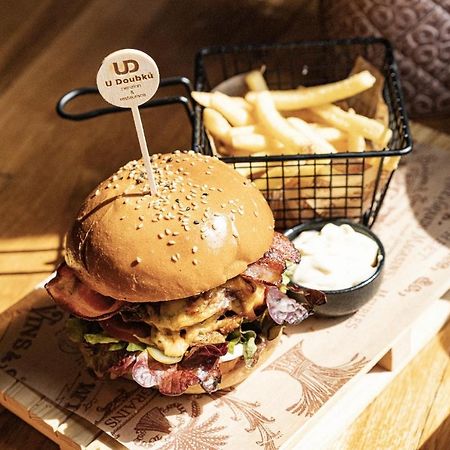 Restaurace A Penzion U Doubku 브르제츨라프 외부 사진