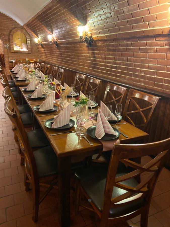 Restaurace A Penzion U Doubku 브르제츨라프 외부 사진