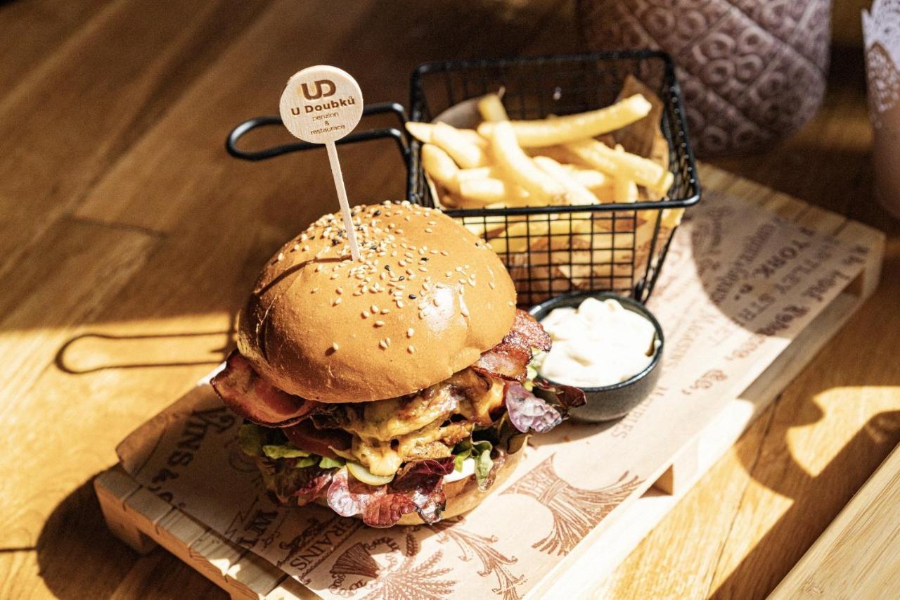 Restaurace A Penzion U Doubku 브르제츨라프 외부 사진