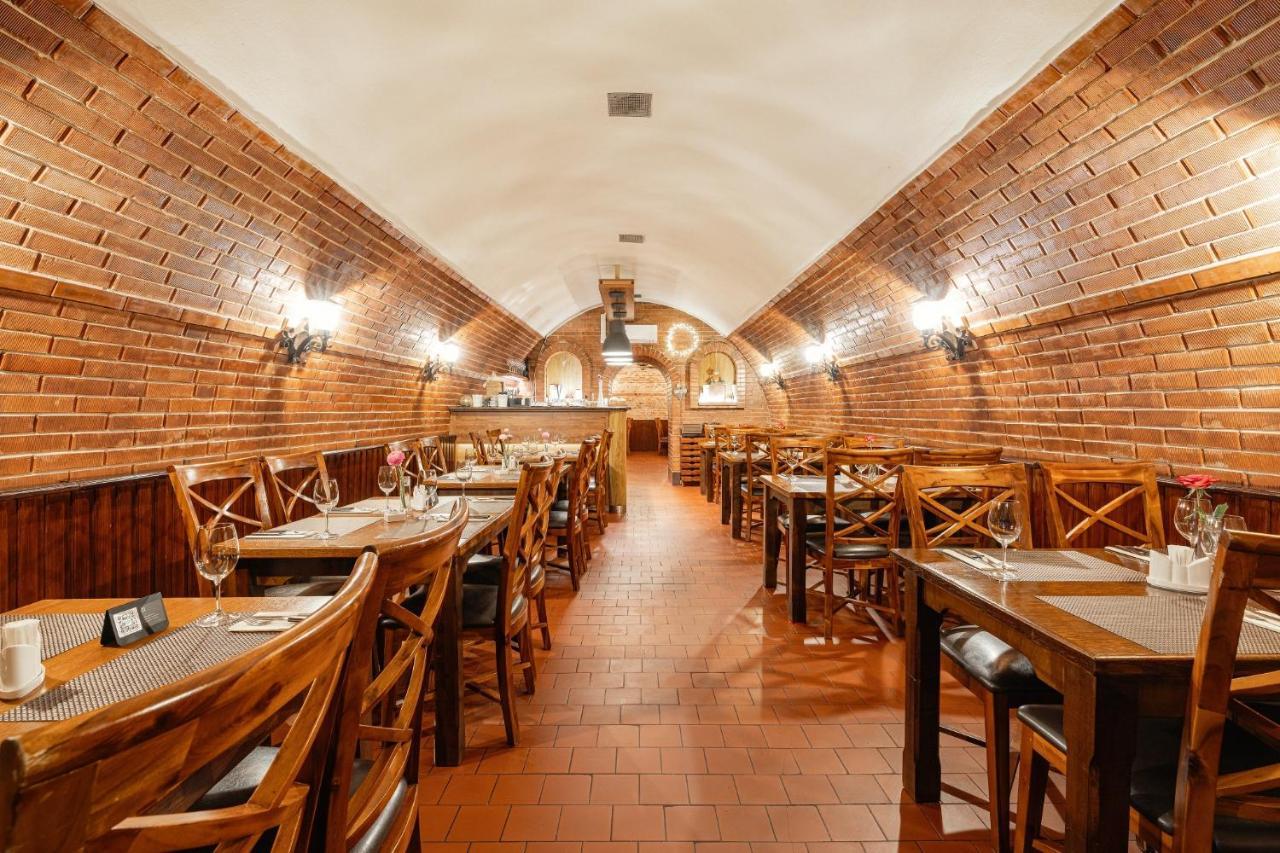 Restaurace A Penzion U Doubku 브르제츨라프 외부 사진