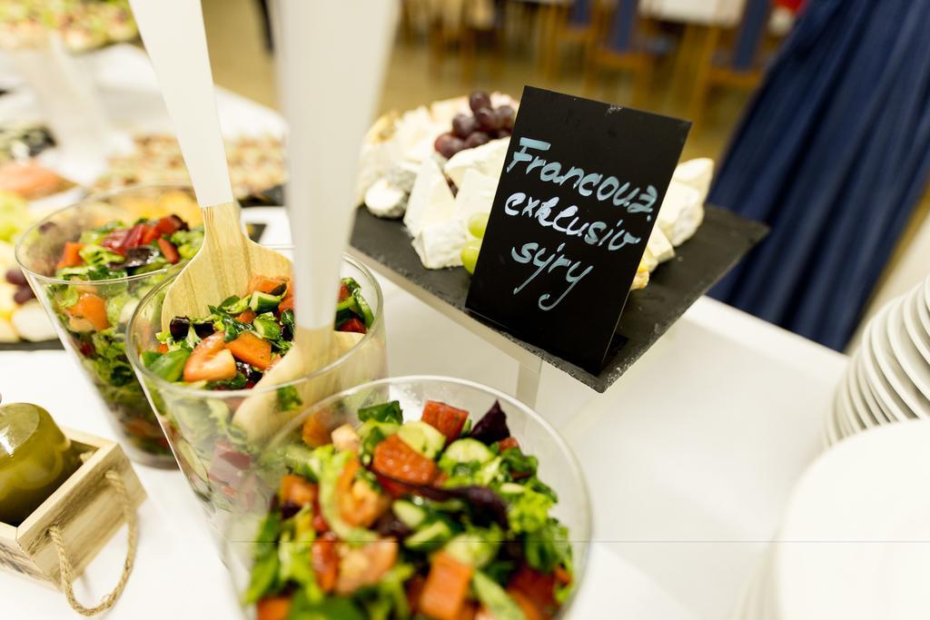 Restaurace A Penzion U Doubku 브르제츨라프 외부 사진
