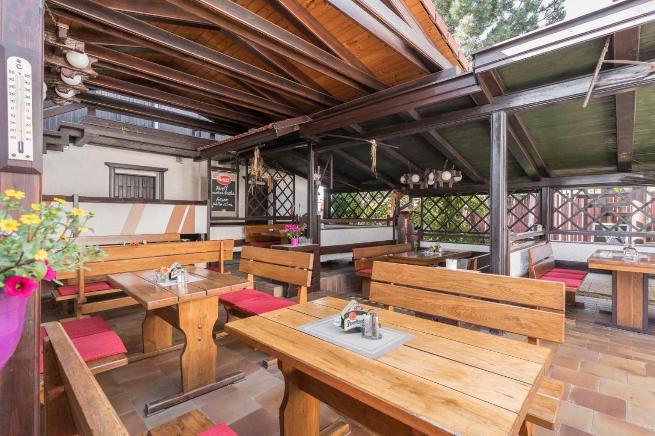 Restaurace A Penzion U Doubku 브르제츨라프 외부 사진
