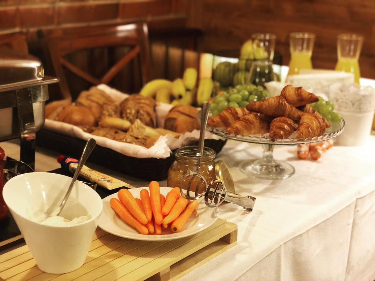 Restaurace A Penzion U Doubku 브르제츨라프 외부 사진